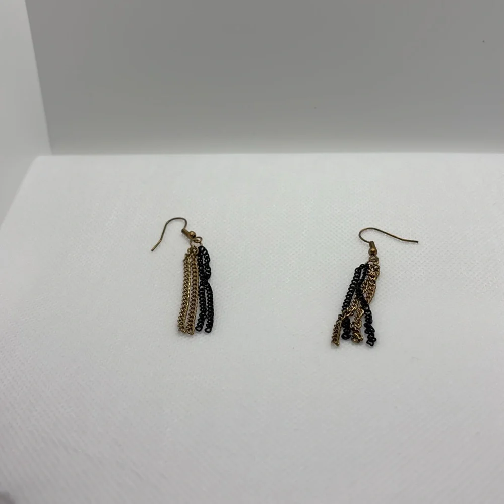 Francesca’s Gold & Black Chain Tassel Drop Earrings NWOT